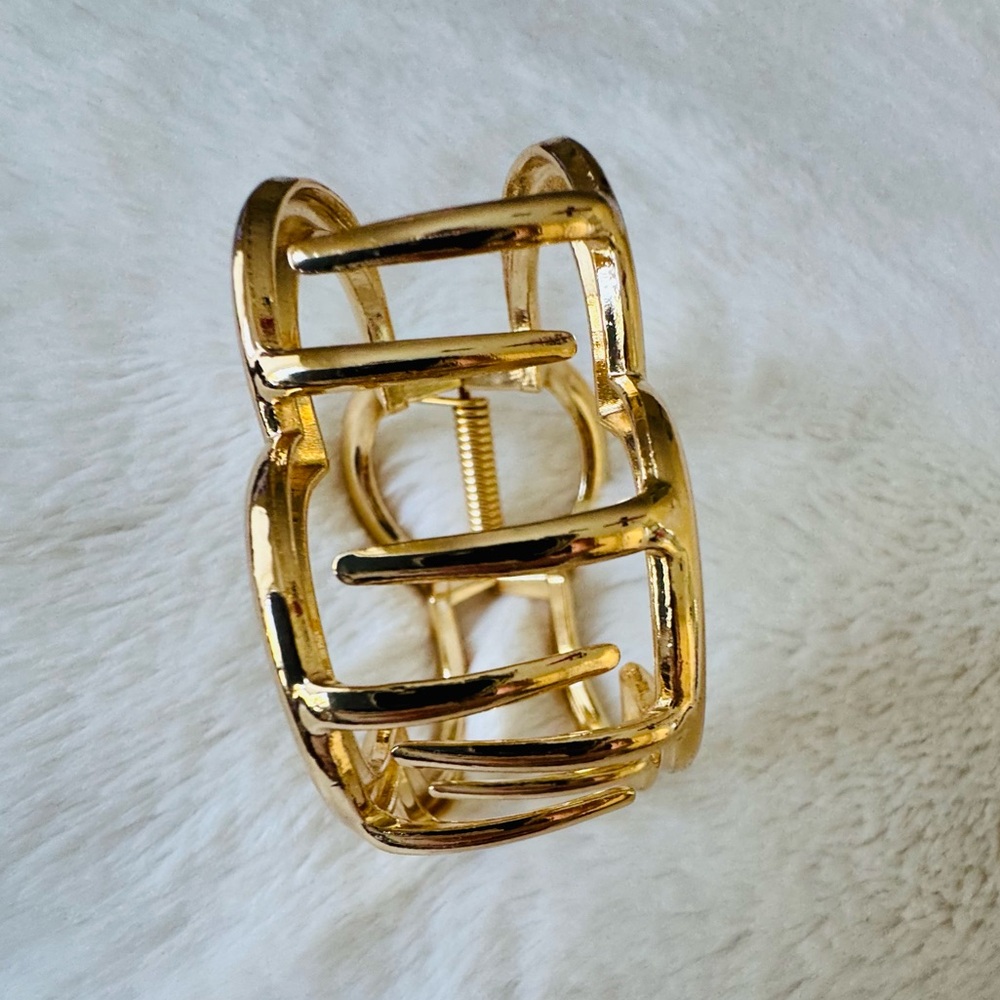 Gold Clover Hair Claw Clip - Picture 5 of 7